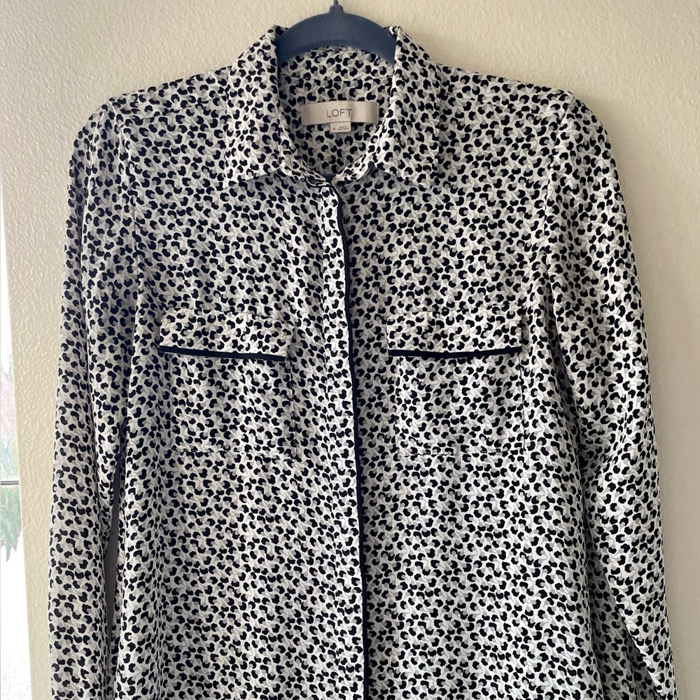 LOFT Women's Patterned Button Down Shirt